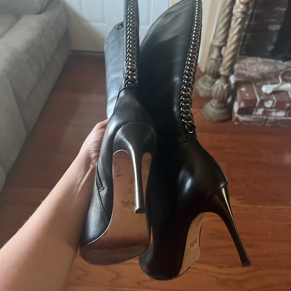 Elegant Black Heeled Boots - Picture 2 of 10